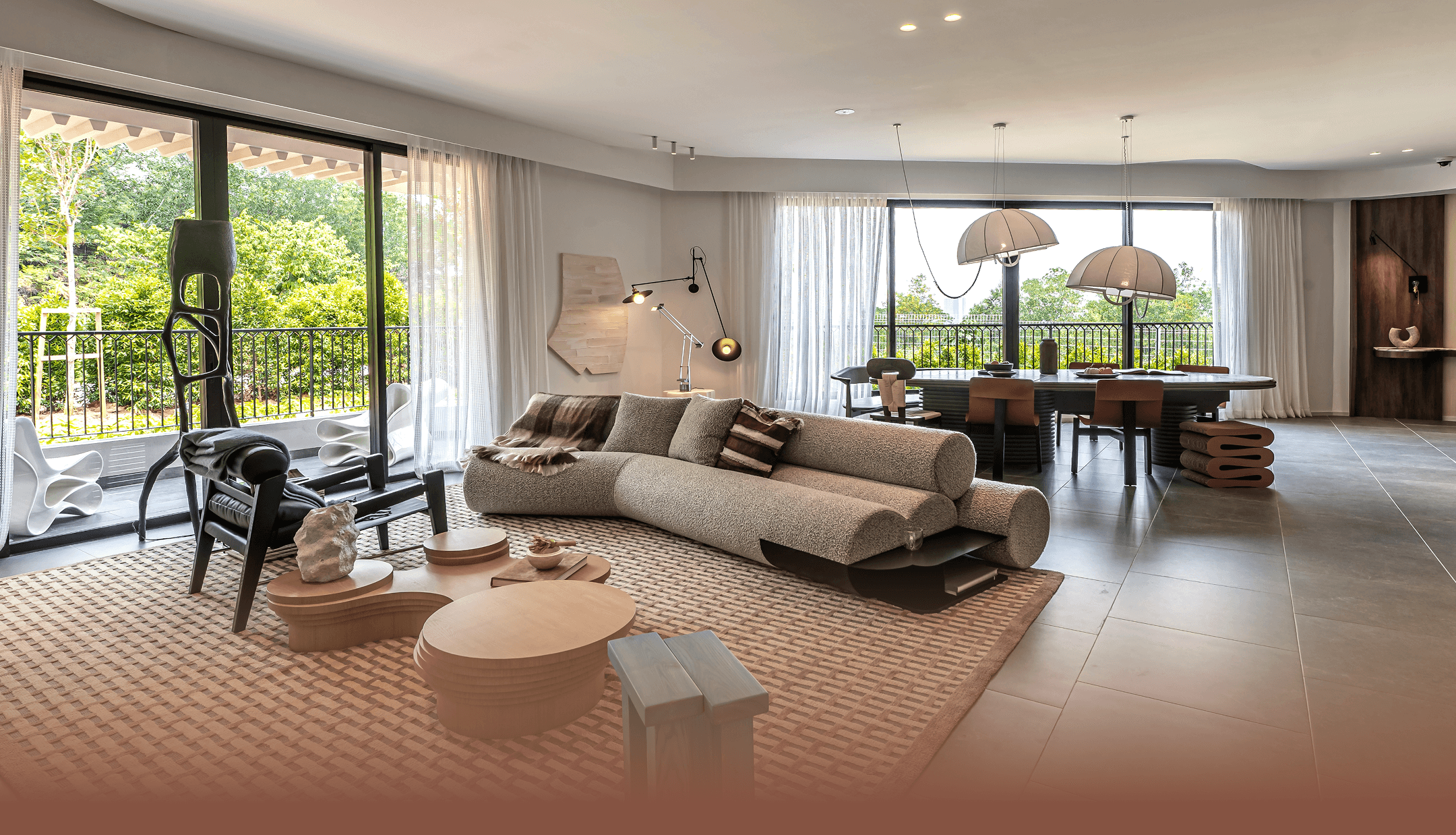 Spacious living and dining hall for family gatherings at DaMai Melawati